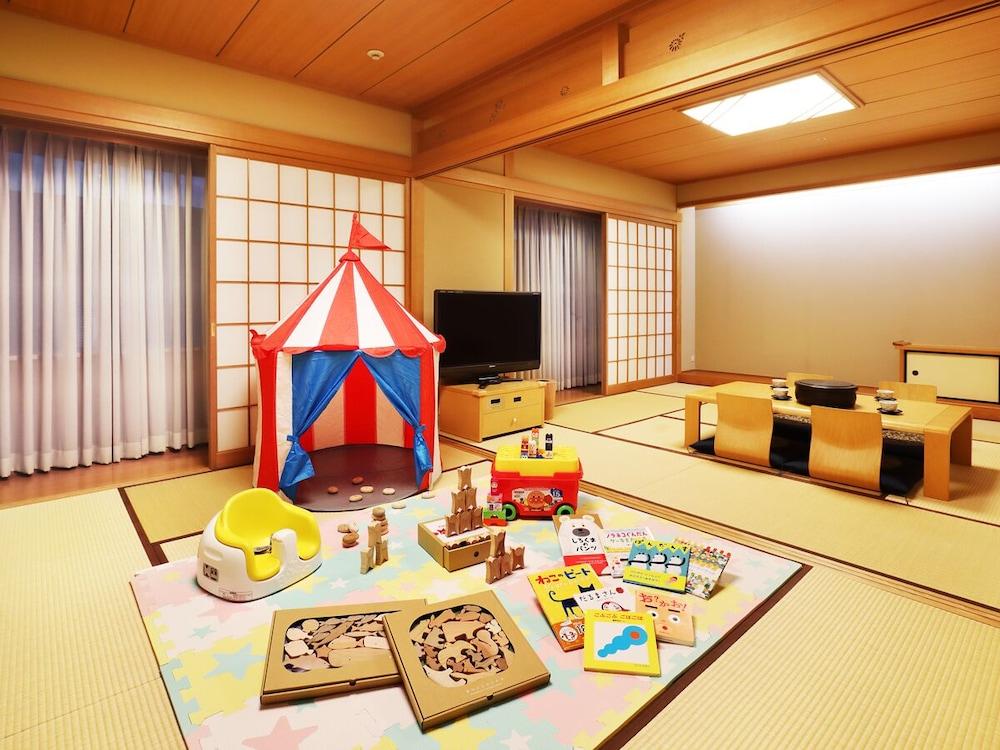 Miyako Hotel Gifu Nagaragawa Exterior foto A room at a Japanese hotel